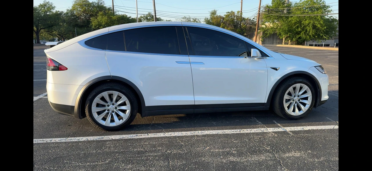 2019 Tesla Model X - Image 14 of 29