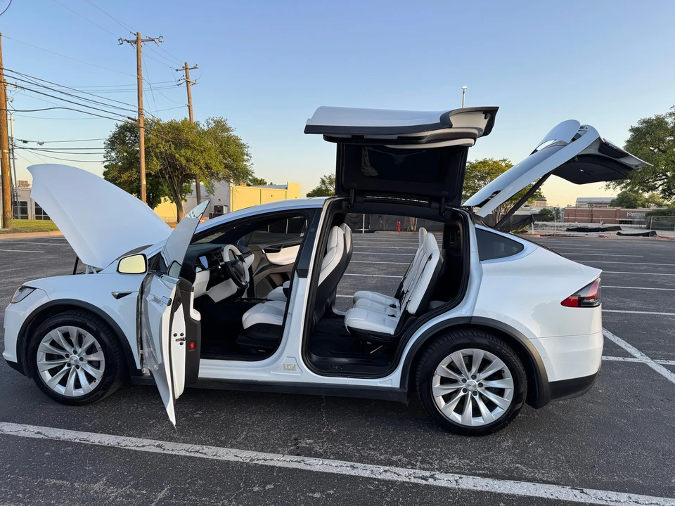 2019 Tesla Model X - Image 16 of 29