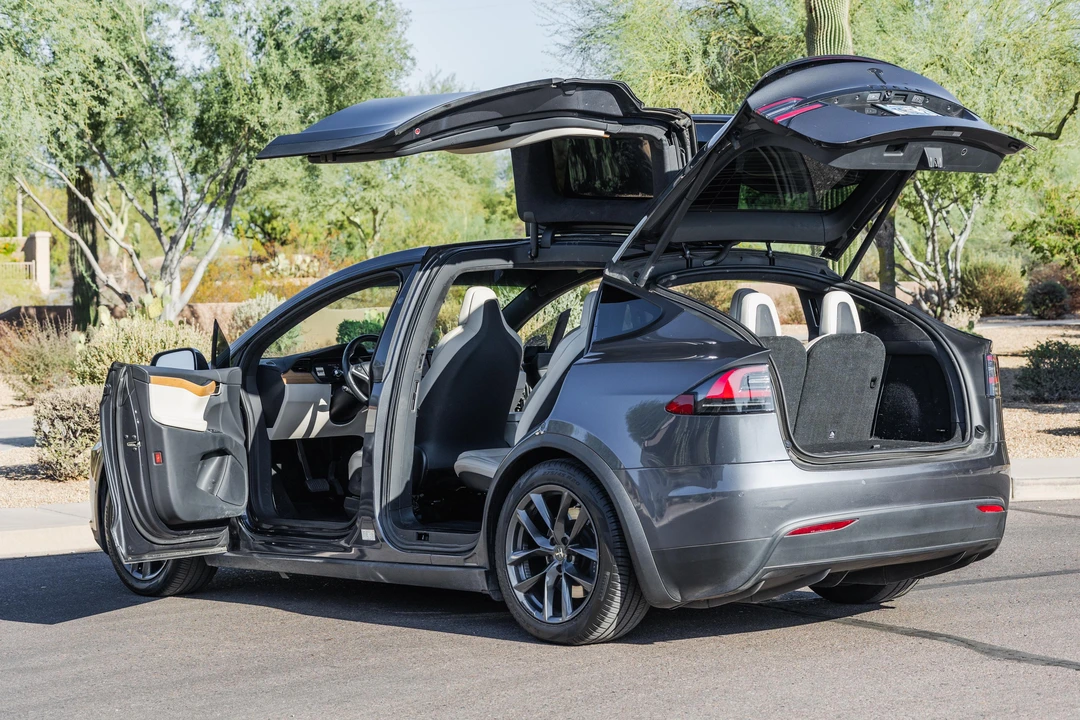 2019 Tesla Model X - Image 17 of 31