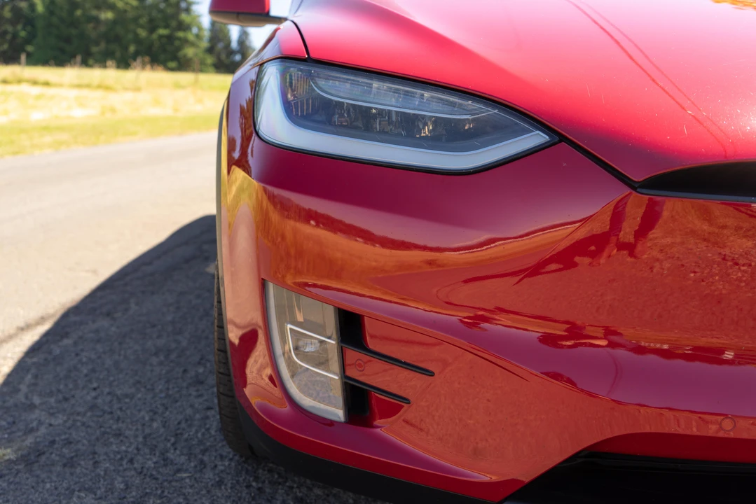 2019 Tesla Model X - Image 17 of 31