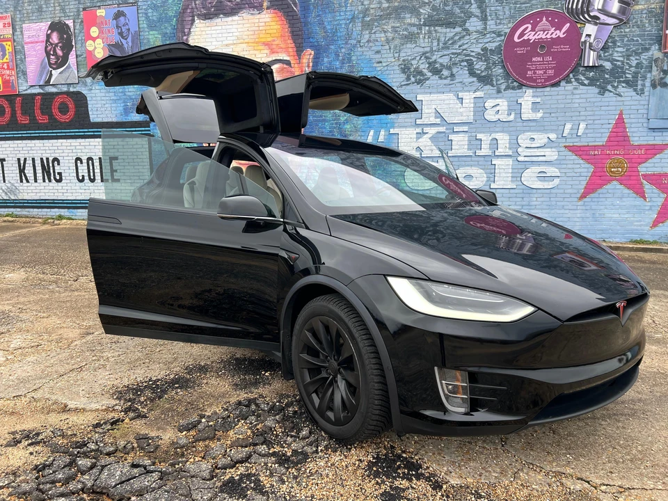 2019 Tesla Model X - Image 27 of 31