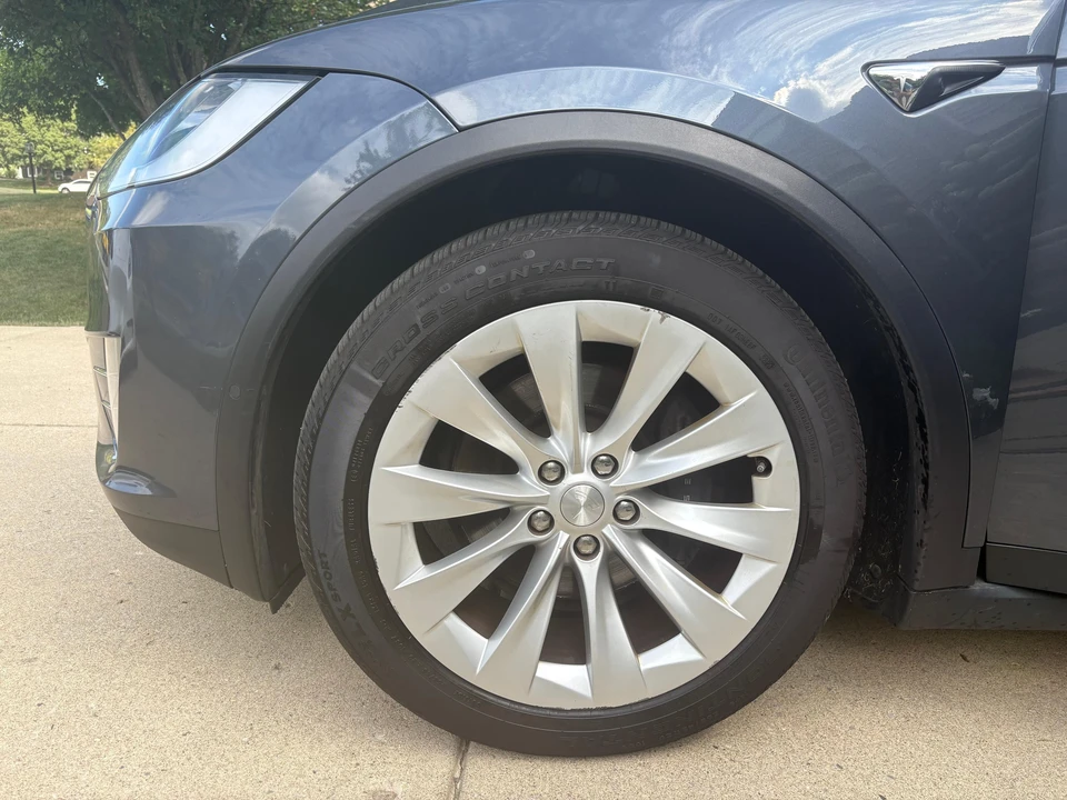 2019 Tesla Model X - Image 15 of 31