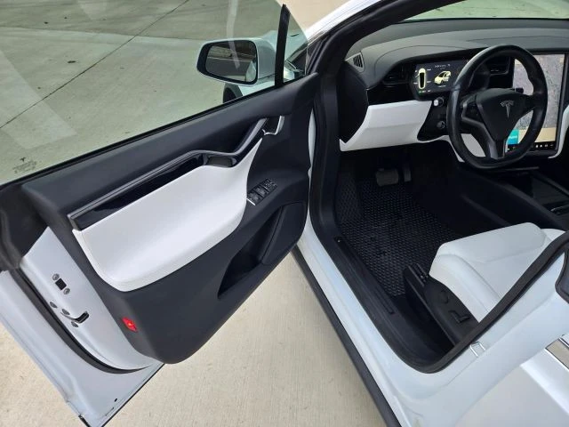 2019 Tesla Model X - Image 10 of 21