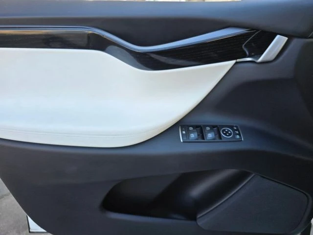 2019 Tesla Model X - Image 15 of 21