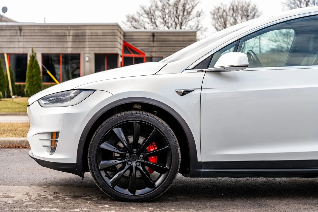 2019 Tesla Model X - Image 12 of 31