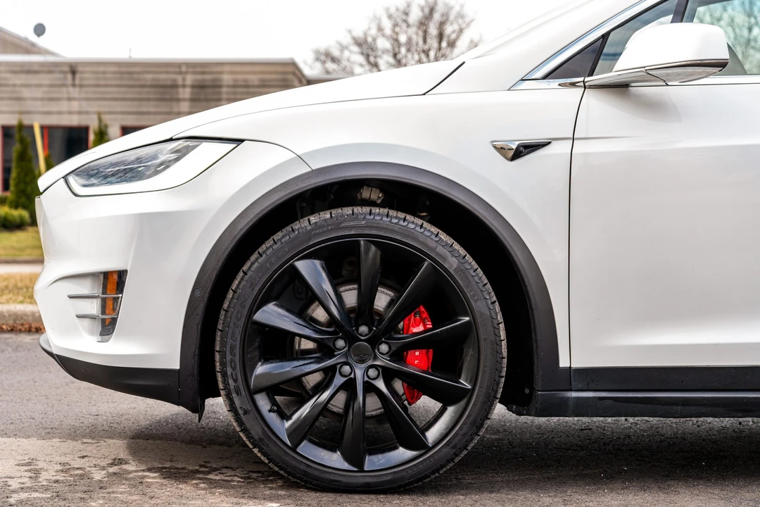 2019 Tesla Model X - Image 13 of 31
