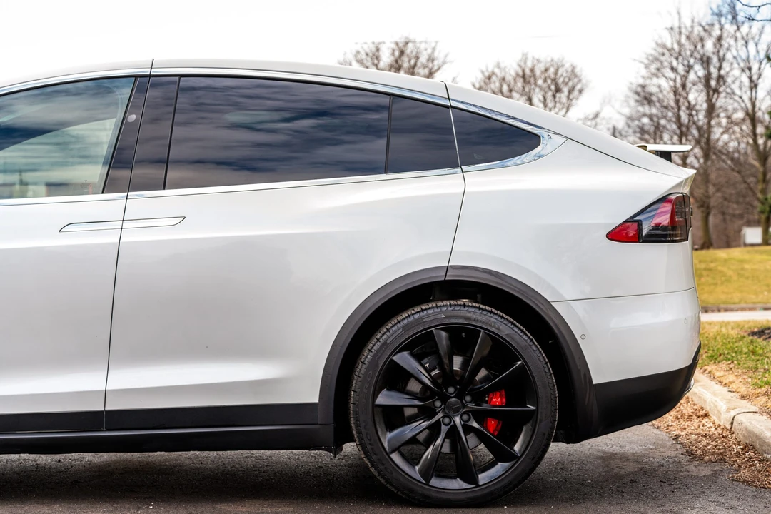 2019 Tesla Model X - Image 16 of 31