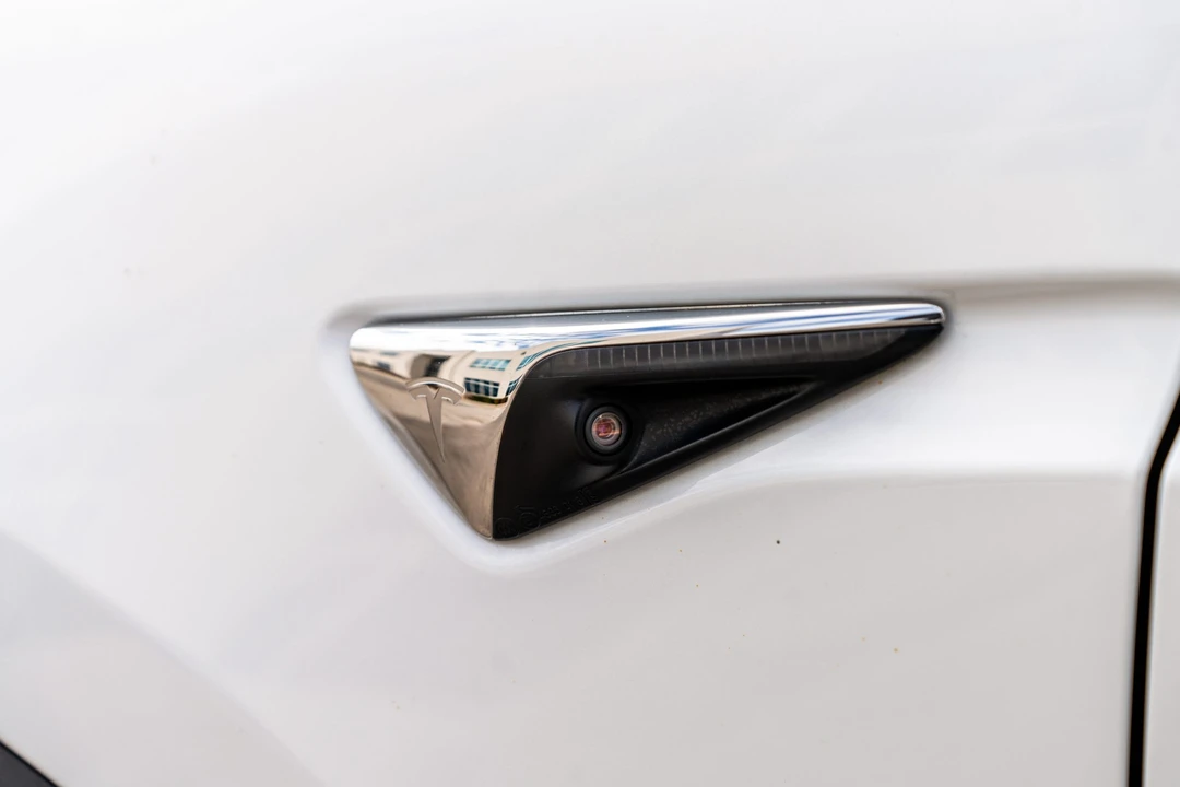 2019 Tesla Model X - Image 14 of 31