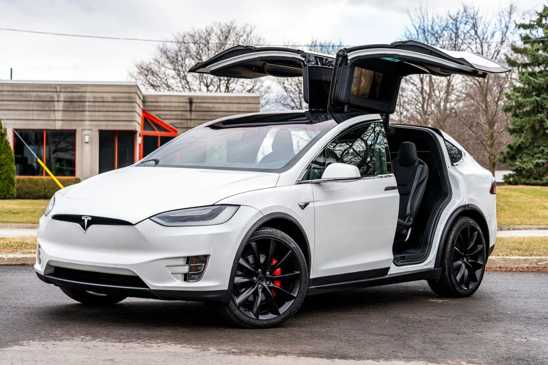2019 Tesla Model X - Image 2 of 31