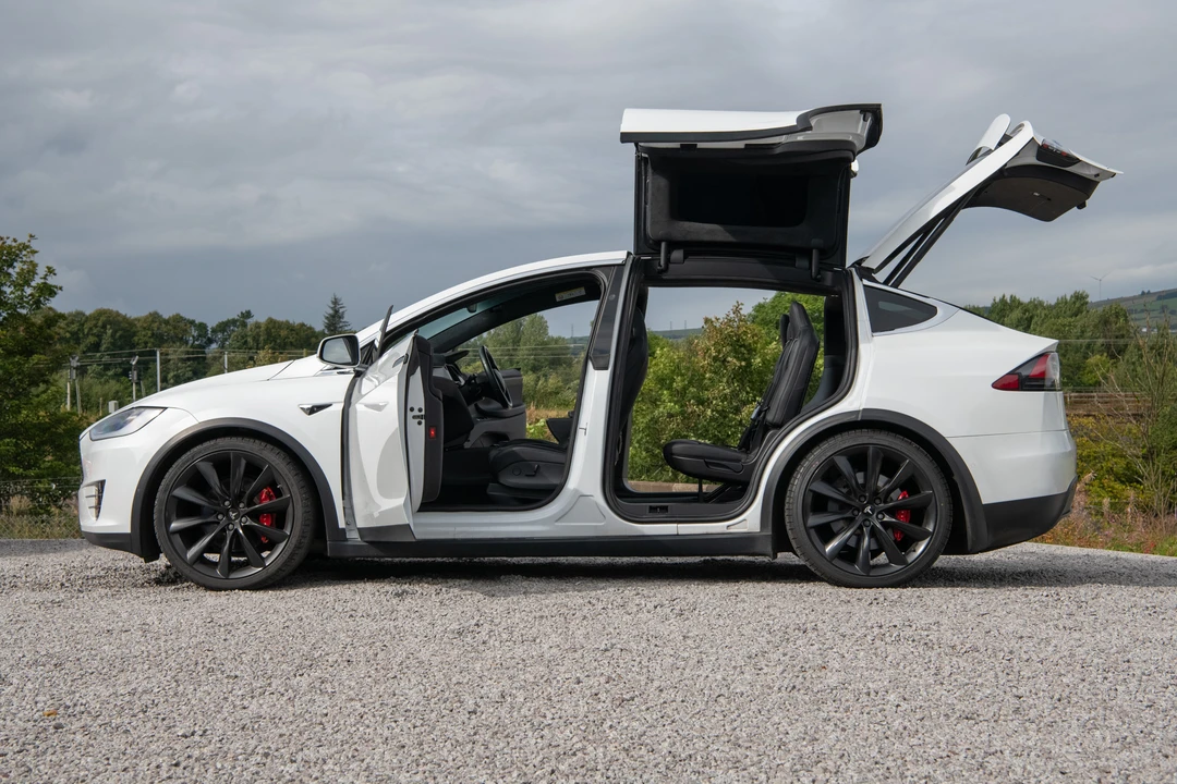 2019 Tesla Model X - Image 13 of 31