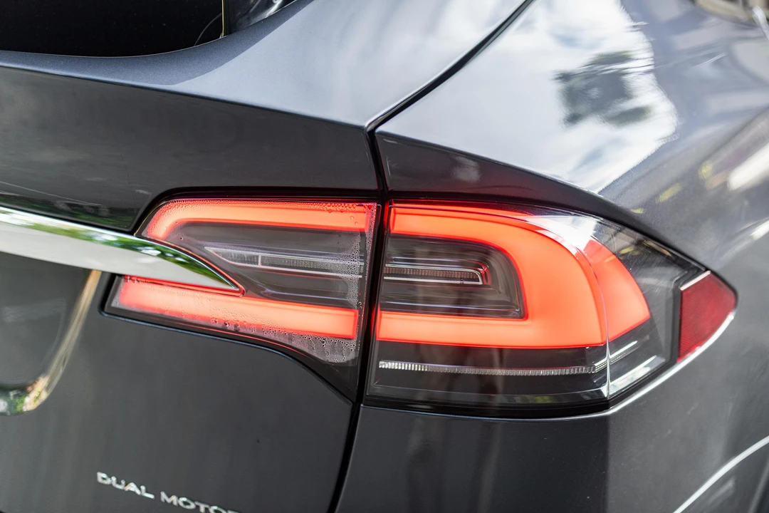 2019 Tesla Model X - Image 27 of 31