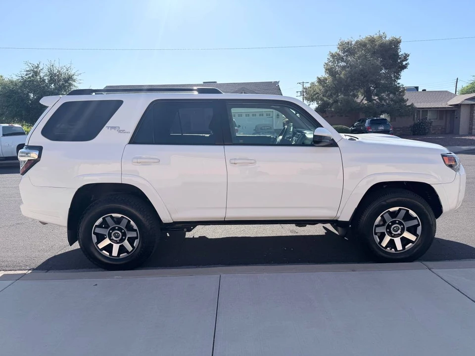 2019 Toyota 4Runner - Image 10 of 21