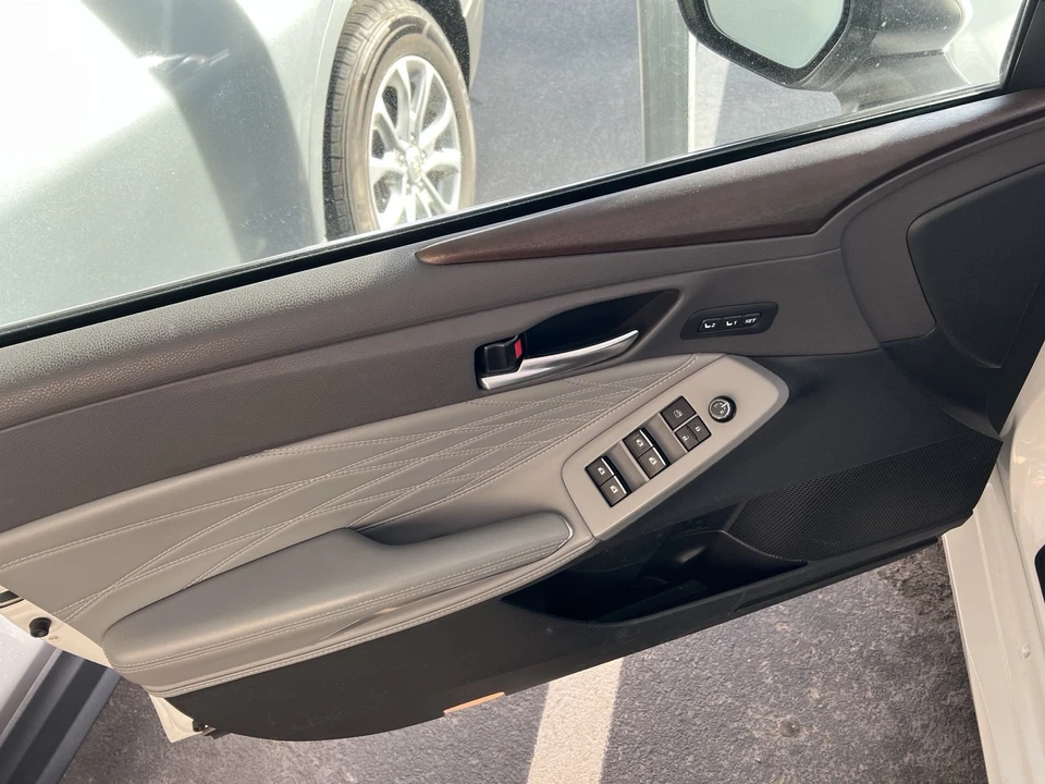2019 Toyota Avalon 5th Gen - Image 14 of 21