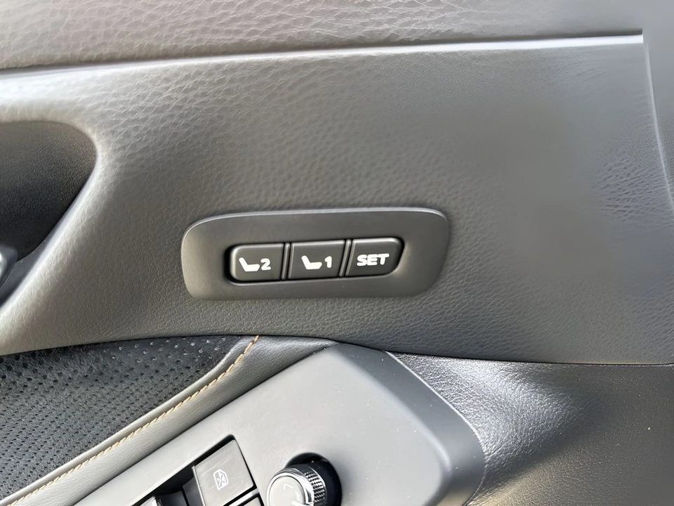 2019 Toyota Avalon 5th Gen - Image 11 of 12