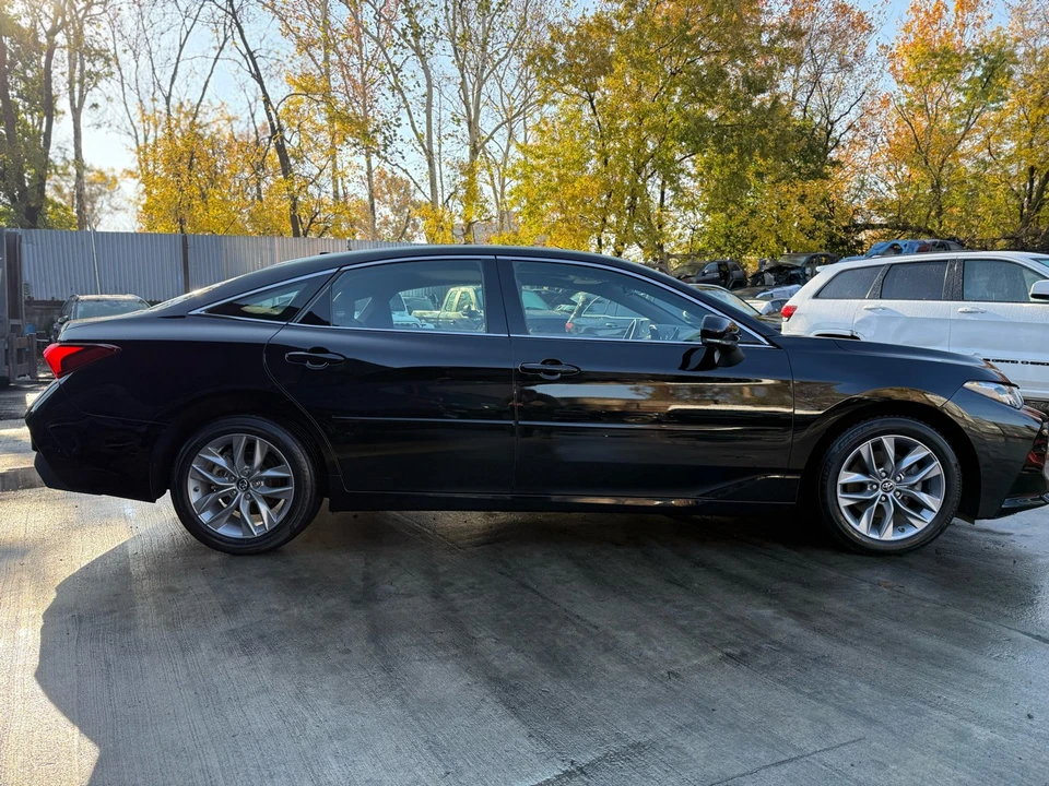 2019 Toyota Avalon 5th Gen - Image 8 of 21