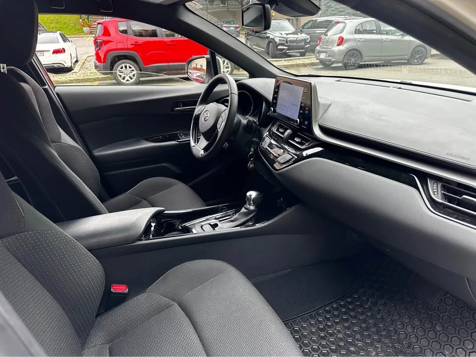 2019 Toyota C-HR - Image 10 of 20