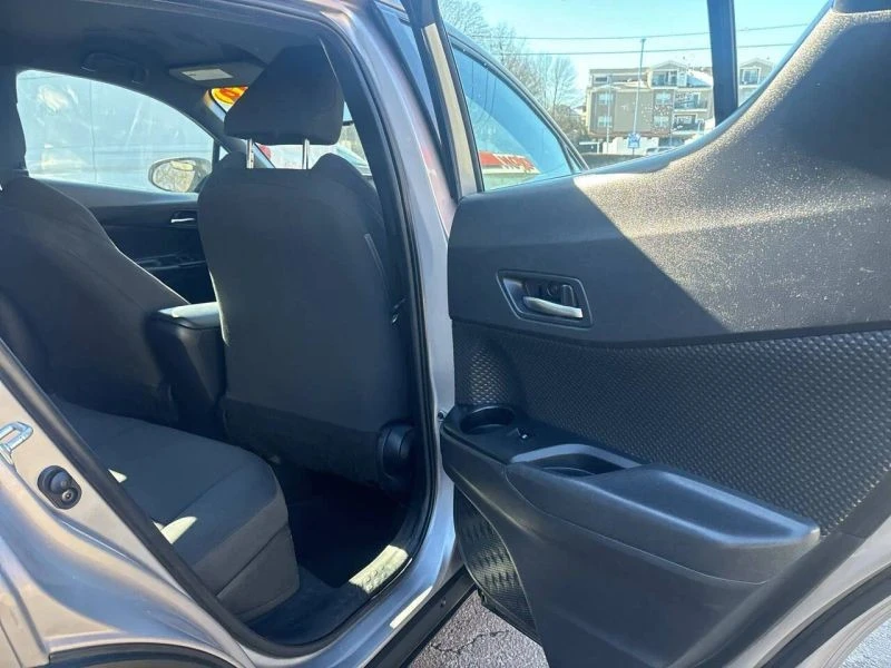 2019 Toyota C-HR - Image 8 of 12
