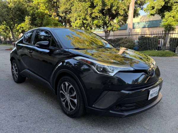 2019 Toyota C-HR - Image 10 of 15