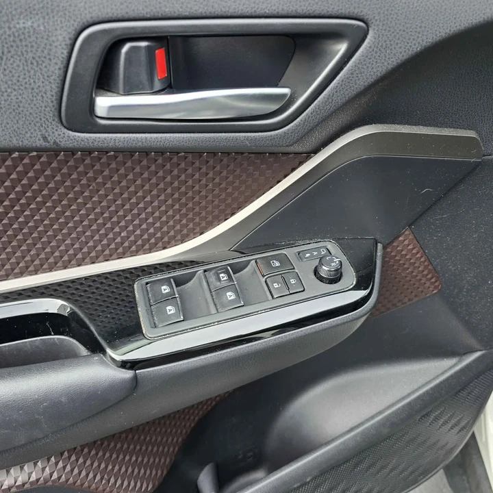 2019 Toyota C-HR - Image 9 of 20