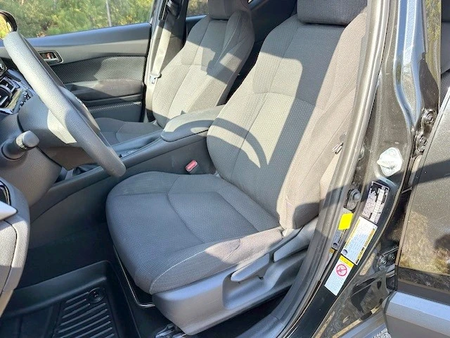 2019 Toyota C-HR - Image 17 of 29