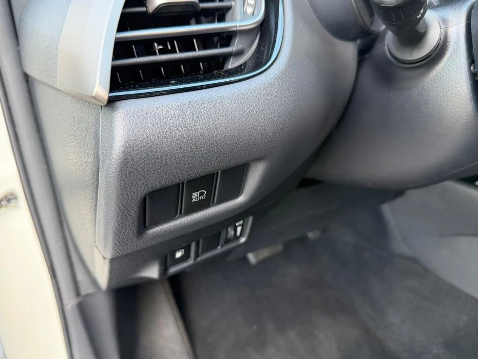 2019 Toyota C-HR - Image 9 of 21