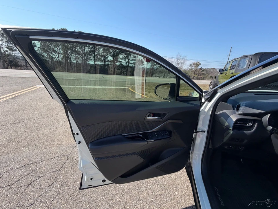 2019 Toyota C-HR - Image 9 of 12