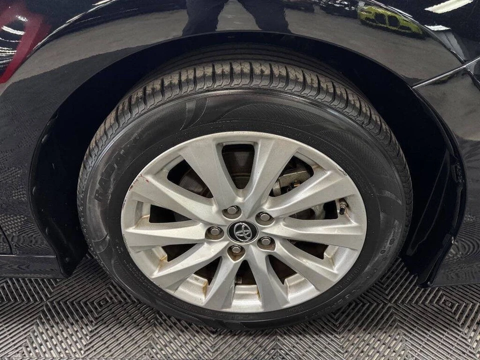 2019 Toyota Camry 8th Gen - Image 18 of 21
