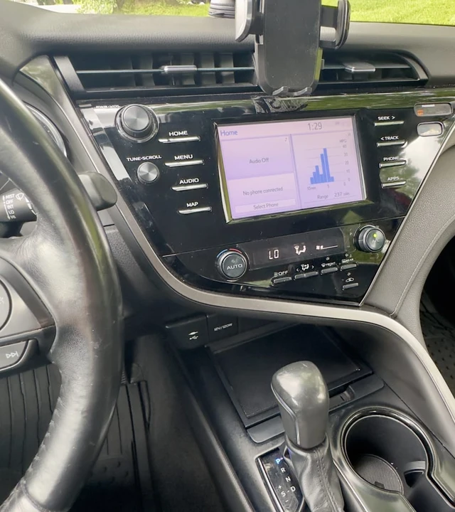 2019 Toyota Camry 8th Gen - Image 12 of 19