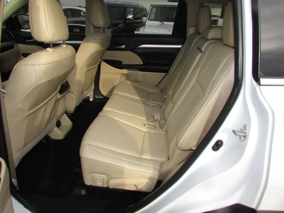 2019 Toyota Highlander - Image 15 of 20