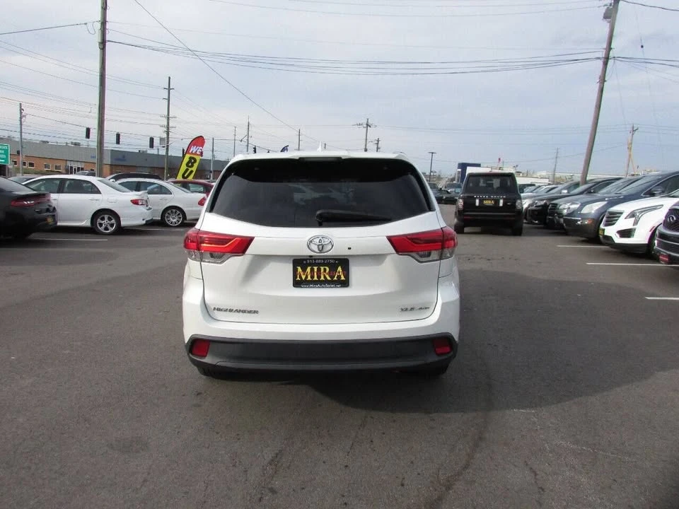 2019 Toyota Highlander - Image 9 of 20