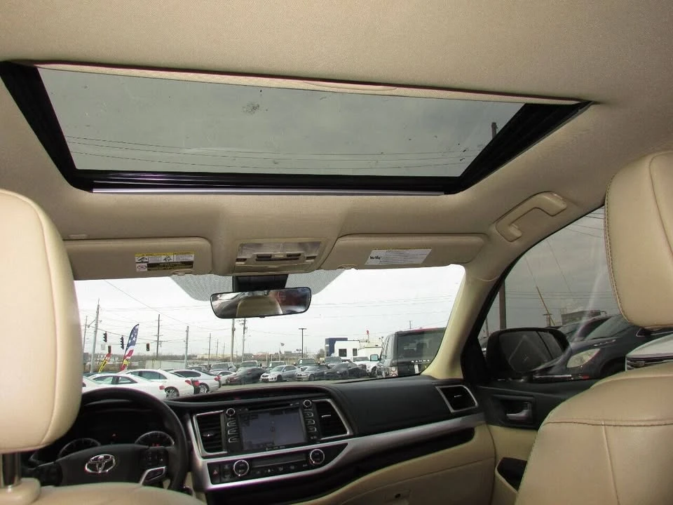 2019 Toyota Highlander - Image 20 of 20
