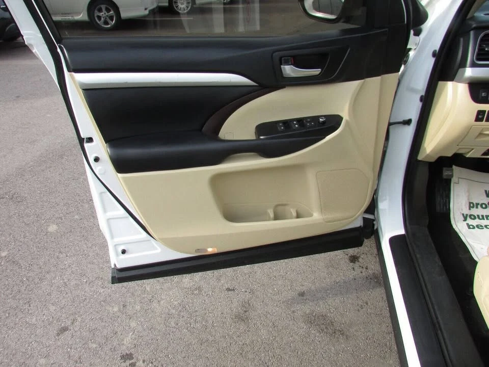 2019 Toyota Highlander - Image 14 of 20