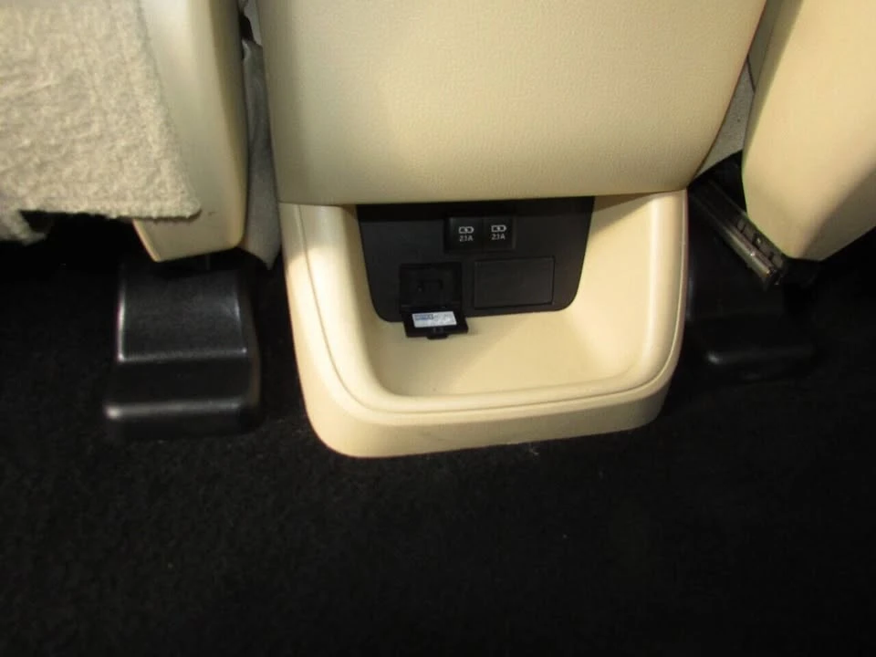 2019 Toyota Highlander - Image 19 of 20