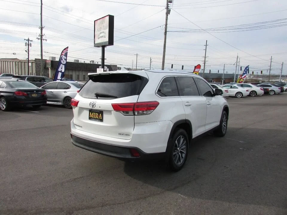 2019 Toyota Highlander - Image 8 of 20