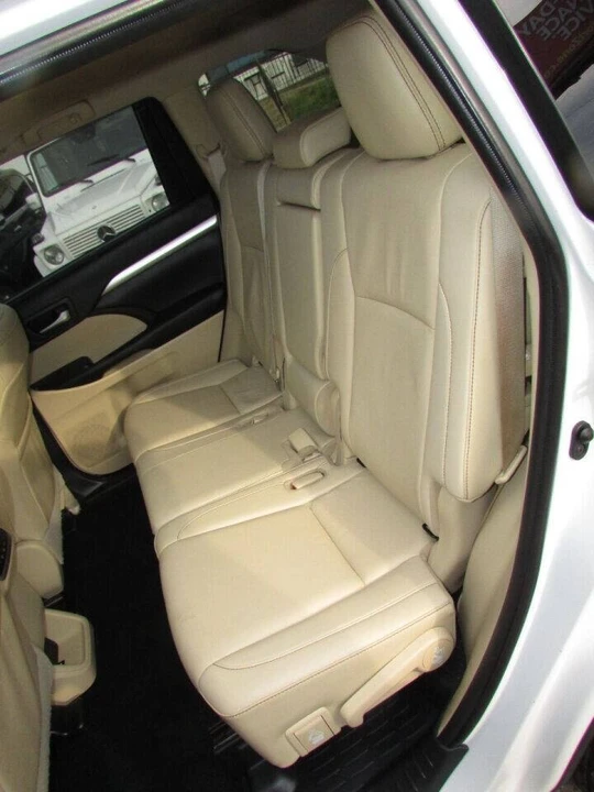 2019 Toyota Highlander - Image 16 of 20