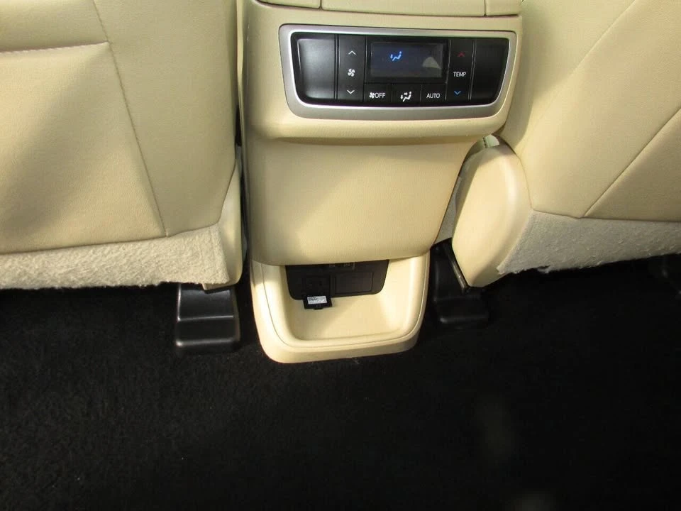 2019 Toyota Highlander - Image 18 of 20
