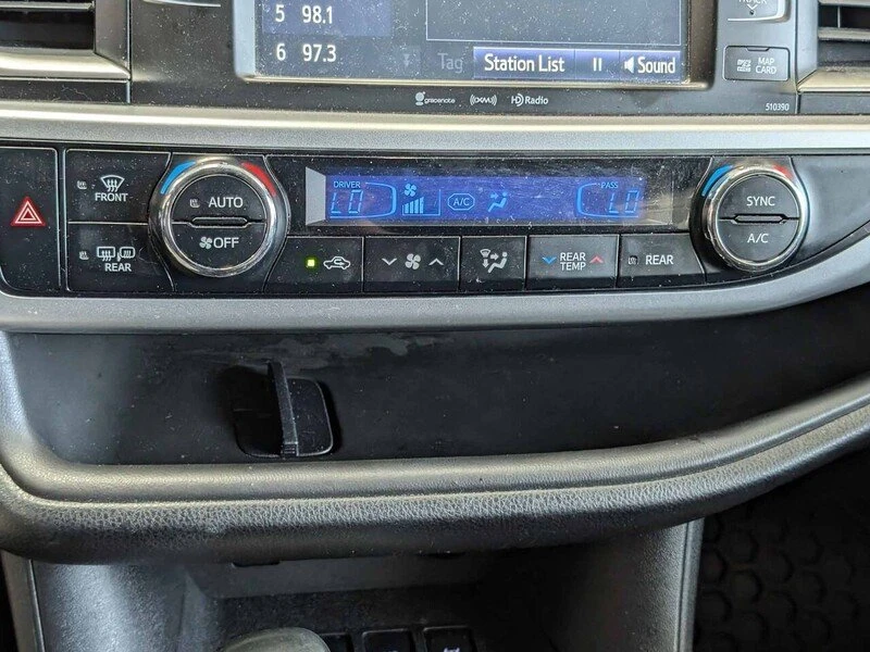 2019 Toyota Highlander - Image 12 of 20