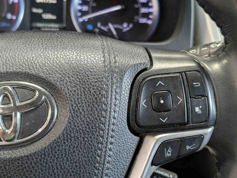 2019 Toyota Highlander - Image 16 of 20