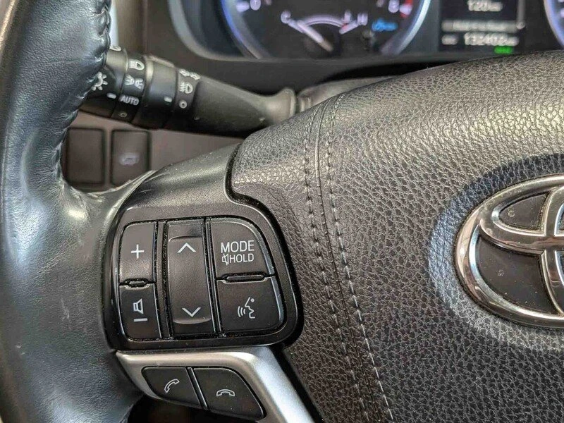 2019 Toyota Highlander - Image 17 of 20