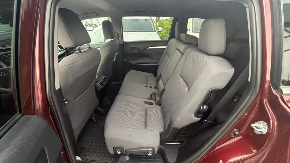 2019 Toyota Highlander - Image 9 of 14