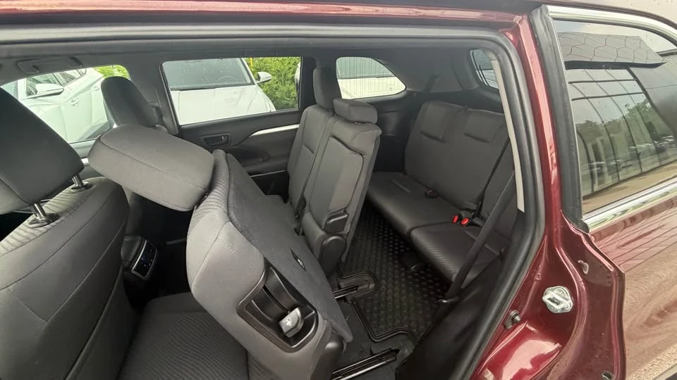 2019 Toyota Highlander - Image 10 of 14