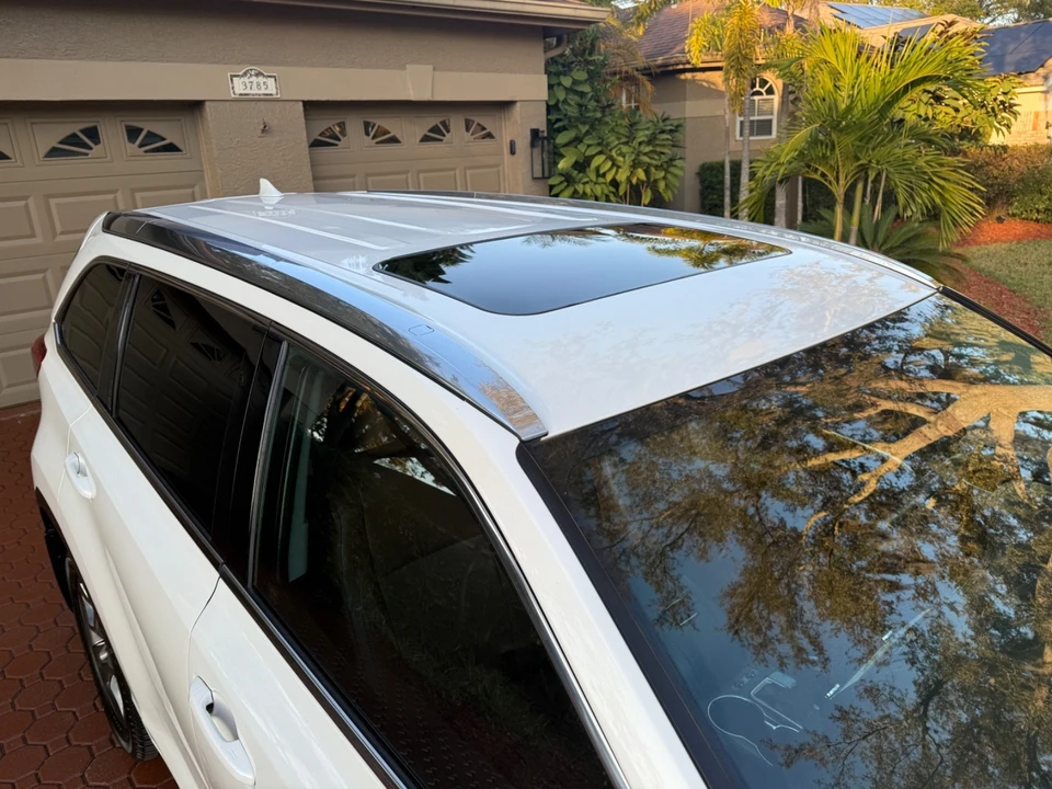 2019 Toyota Highlander - Image 12 of 21