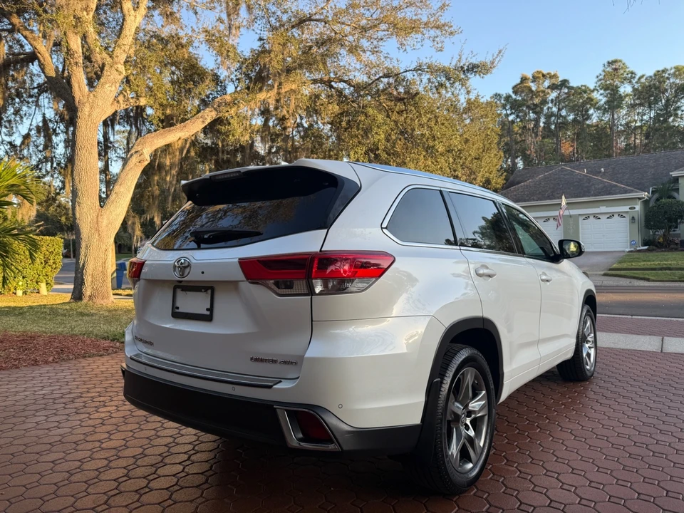 2019 Toyota Highlander - Image 3 of 21