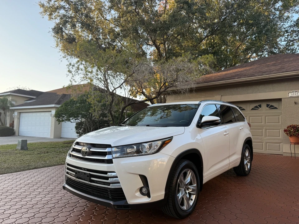 2019 Toyota Highlander - Image 9 of 21