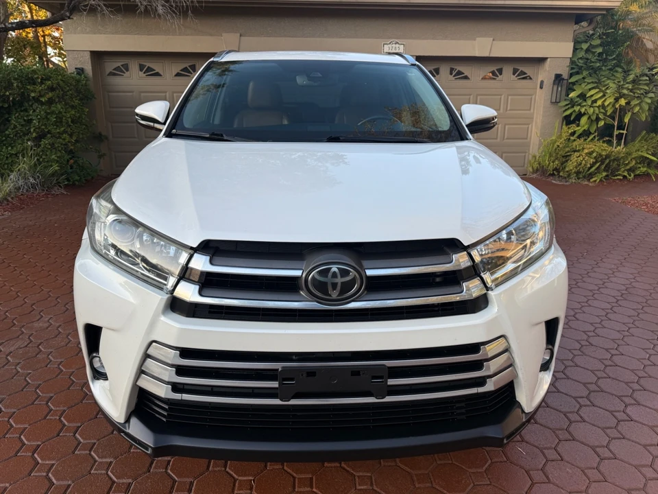 2019 Toyota Highlander - Image 11 of 21