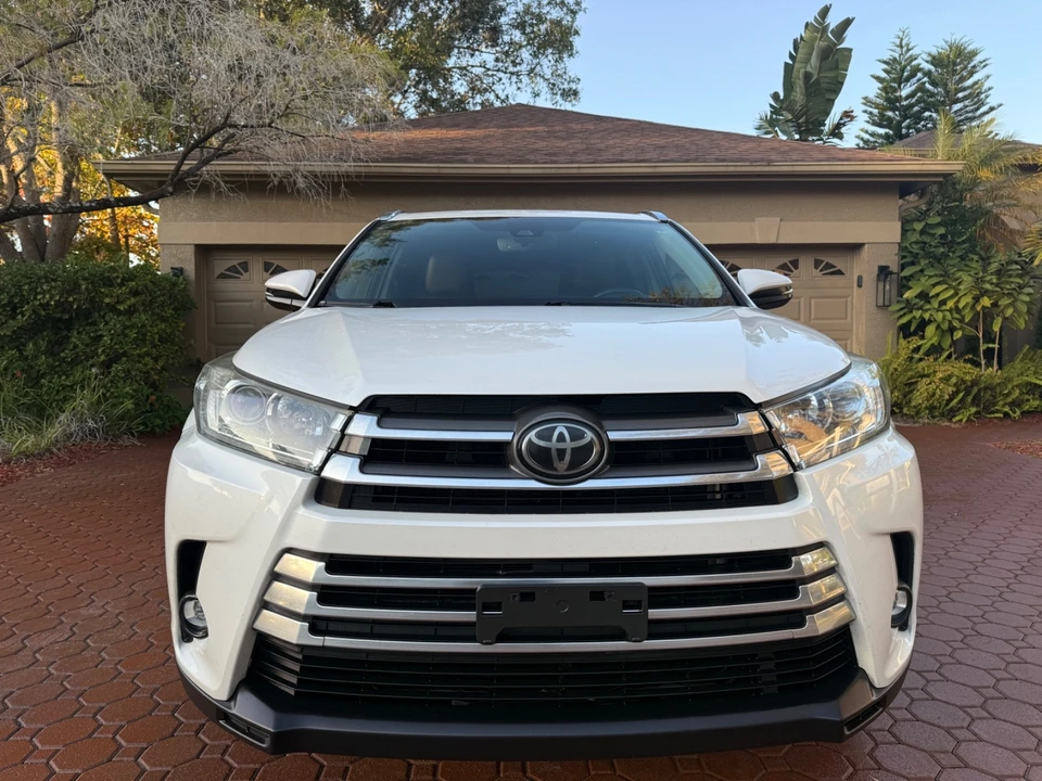 2019 Toyota Highlander - Image 10 of 21