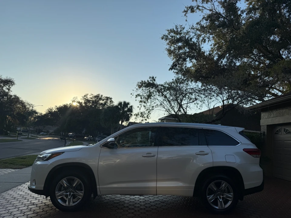 2019 Toyota Highlander - Image 8 of 21