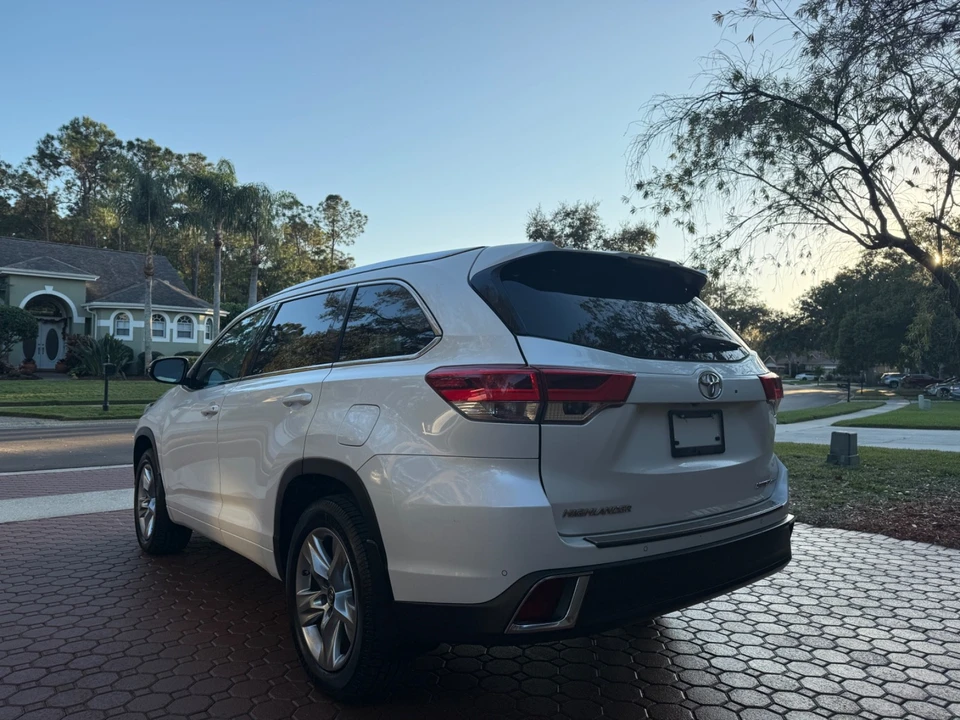 2019 Toyota Highlander - Image 5 of 21