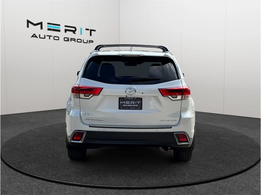 2019 Toyota Highlander - Image 8 of 21