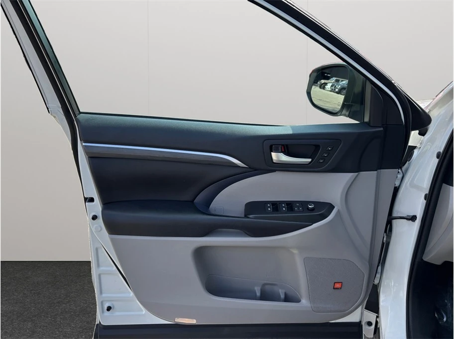 2019 Toyota Highlander - Image 20 of 21